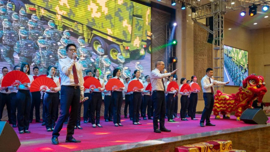 金虎迎新·領(lǐng)跑2022 | 集團(tuán)年度總結(jié)會(huì)暨新年晚會(huì)完美落幕!(圖12) 金虎迎新·領(lǐng)跑2022 | 集團(tuán)年度總結(jié)會(huì)暨新年晚會(huì)完美落幕!(圖12)