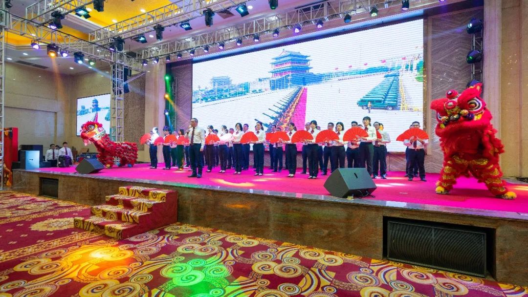 金虎迎新·領(lǐng)跑2022 | 集團(tuán)年度總結(jié)會(huì)暨新年晚會(huì)完美落幕!(圖14) 金虎迎新·領(lǐng)跑2022 | 集團(tuán)年度總結(jié)會(huì)暨新年晚會(huì)完美落幕!(圖14)