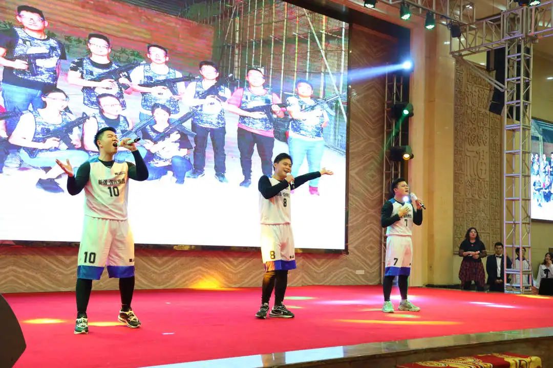 金虎迎新·領(lǐng)跑2022 | 集團(tuán)年度總結(jié)會(huì)暨新年晚會(huì)完美落幕!(圖19) 金虎迎新·領(lǐng)跑2022 | 集團(tuán)年度總結(jié)會(huì)暨新年晚會(huì)完美落幕!(圖19)